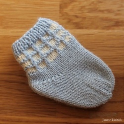 Villased sokid beebile 9 cm